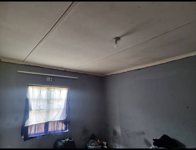 7 BEDROOM HOUSE FOR SALE IN NGWELEZANA